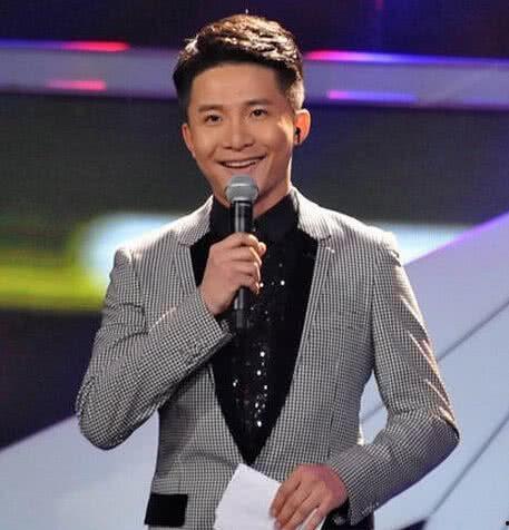 娱乐八卦吃瓜男主持人